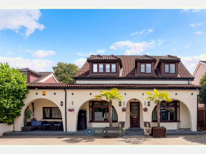 4 Bedroom Detached House To Rent In Acacia Avenue, Wraysbury, Staines-Upon-Thames, TW19