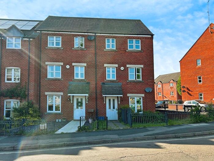 3 Bedroom Terraced House To Rent In Foundry Street, Banbury, Oxon, OX16