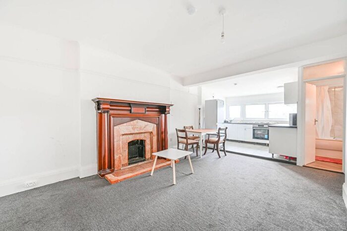 2 Bedroom Flat To Rent In Blackbird Hill, Wembley, London, NW9