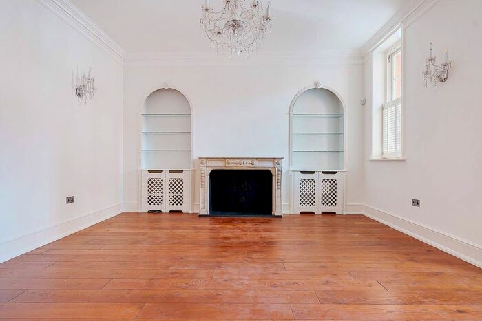 3 Bedroom Flat To Rent In Flood Street, Chelsea, London, SW3