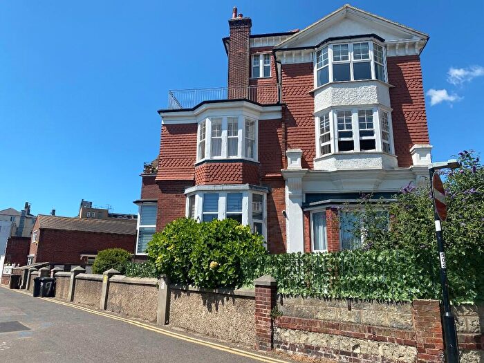 2 Bedroom Penthouse To Rent In Elms Avenue, Eastbourne, East Sussex, BN21