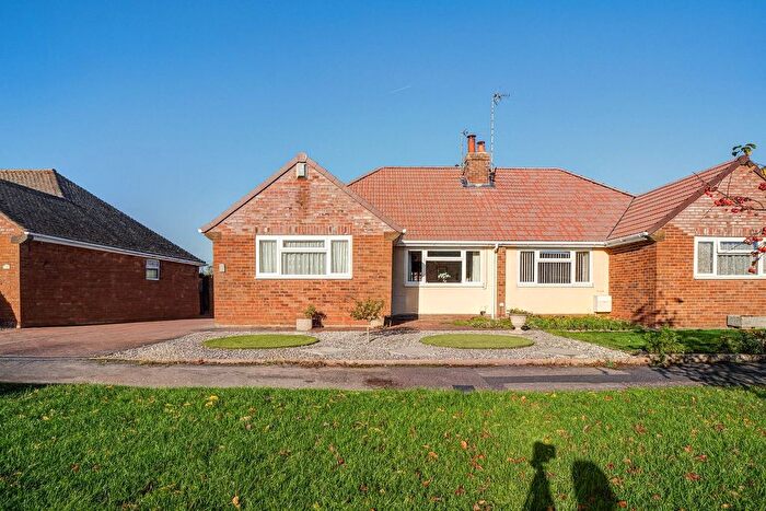 3 Bedroom Bungalow For Sale In Plummer Close, Wroughton, Swindon, Wiltshire, SN4