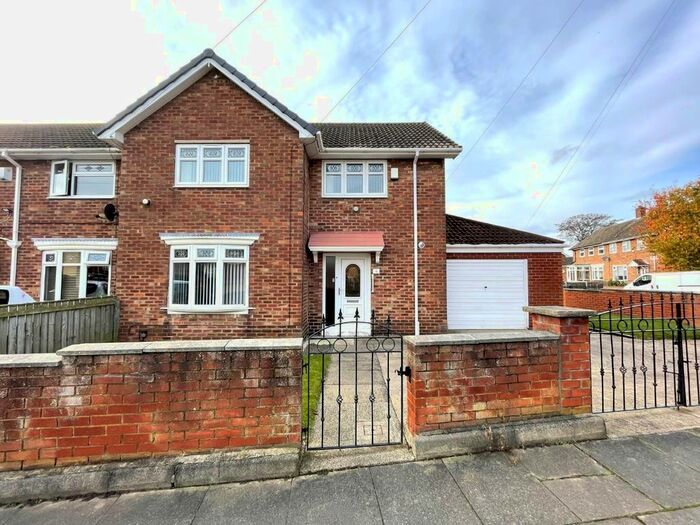 3 Bedroom End Of Terrace House For Sale In Midlothian Road, Owton Manor, Hartlepool, TS25