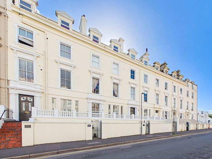 2 Bedroom Flat For Sale In Langhorne Gardens, Folkestone, Kent, CT20