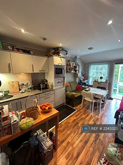 Studio To Rent In Queens Avenue, London, N10