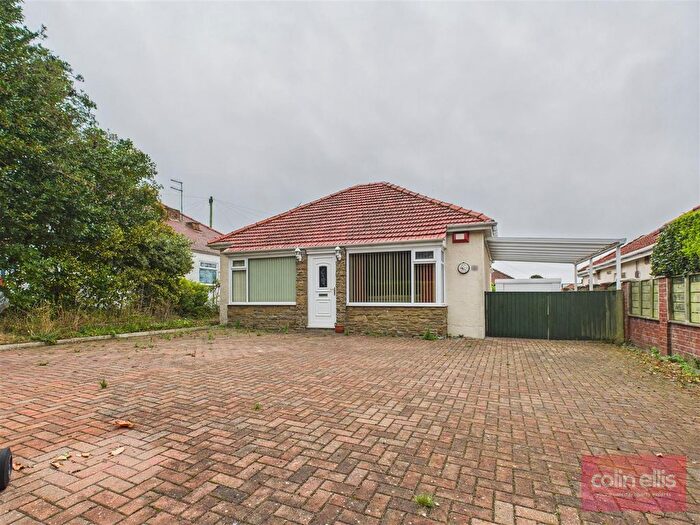 2 Bedroom Detached Bungalow For Sale In Osgodby Lane, Scarborough, YO11