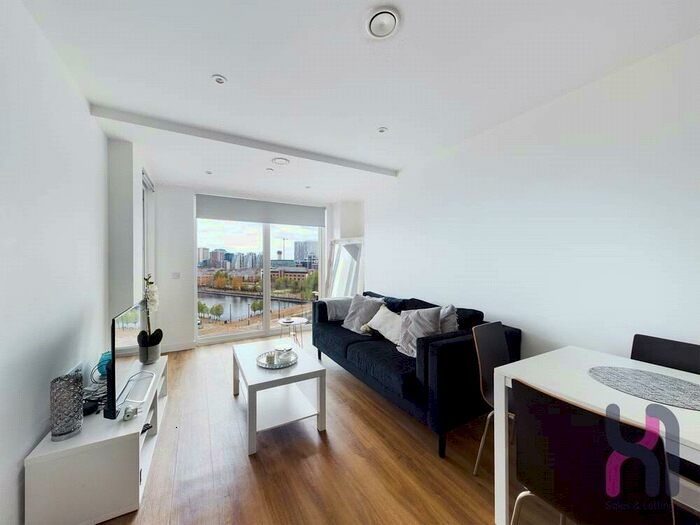 2 Bedroom Flat For Sale In The Gateway, Trafford Road, Salford, M5