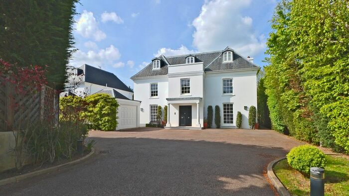 6 Bedroom Detached House For Sale In Whitestone Close, Barnet, Hertfordshire, EN4