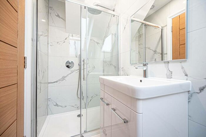 3 Bedroom Flat To Rent In Warwick Road, High Barnet, Barnet, EN5