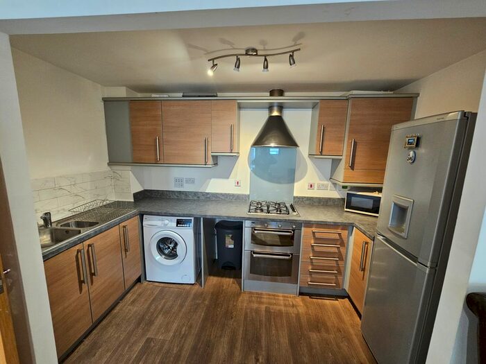2 Bedroom Flat To Rent In St Stephen's Court, Swansea, SA1