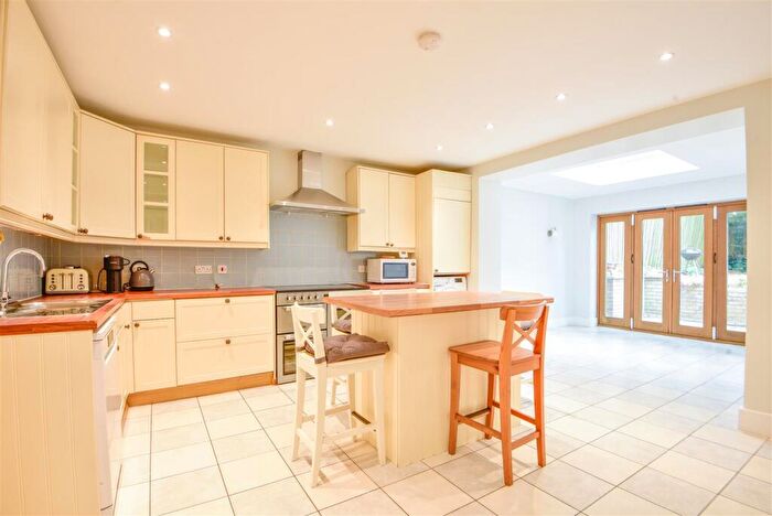4 Bedroom Flat To Rent In Sumatra Road, West Hampstead, NW6