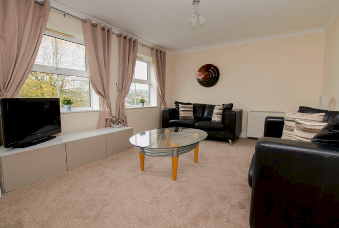2 Bedroom Flat To Rent In Maple House, Chapel Road, Redhill, RH1