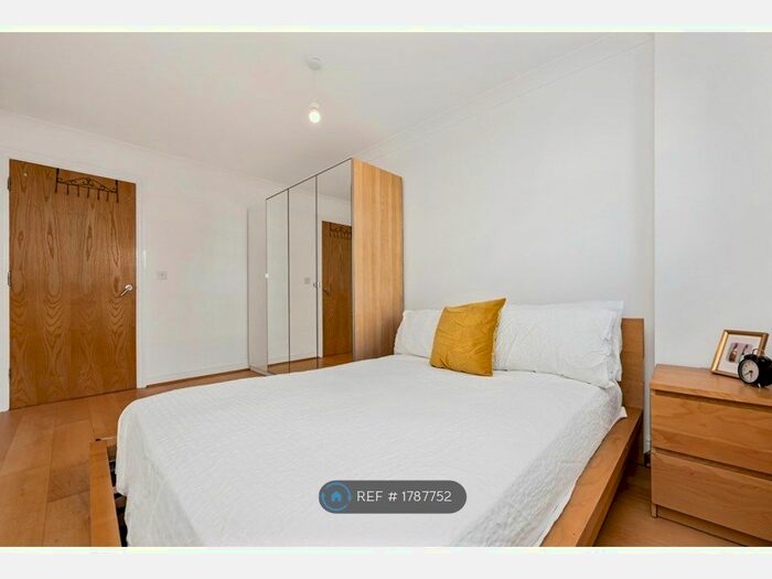 2 Bedroom Flat To Rent In Concorde Way, London, SE16