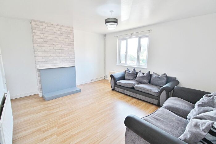 2 Bedroom Flat To Rent In Stone Square, Havant, PO9
