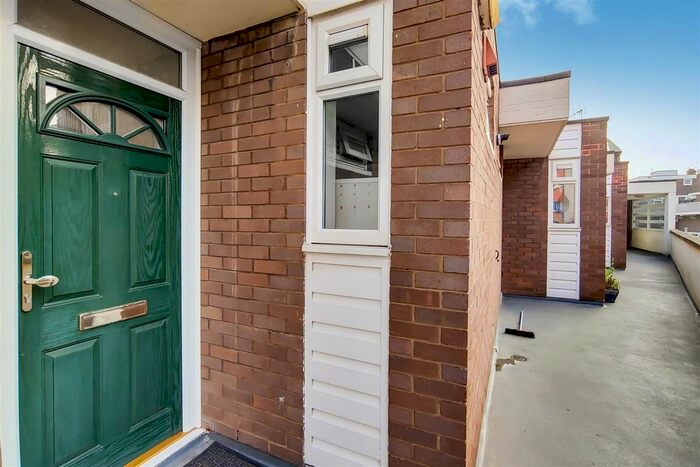 Studio For Sale In Teversham Lane, London, SW8