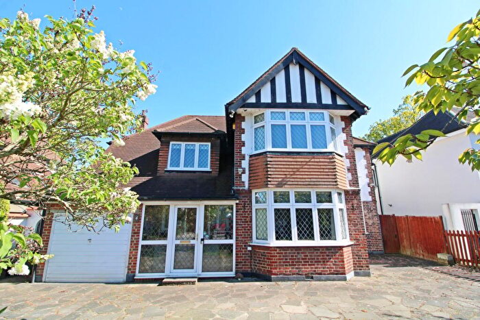 4 Bedroom Detached House For Sale In Den Close, Beckenham, BR3