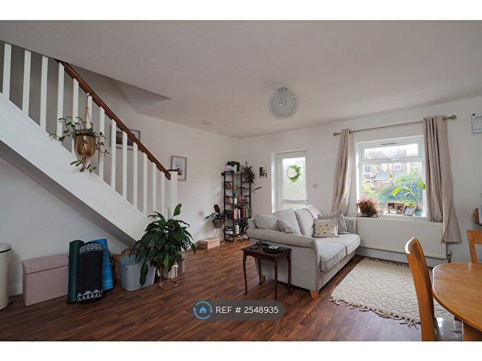 2 Bedroom Flat To Rent In Musters Road, West Bridgford, Nottingham, NG2