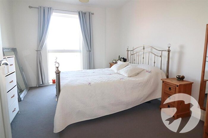 1 Bedroom Flat For Sale In Larner Road, Erith, DA8