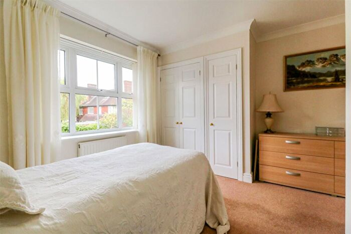 3 Bedroom Apartment For Sale In The Ridgeway, Enfield, Middlesex, EN2