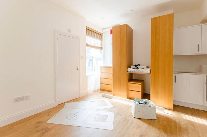 Studio To Rent In Ballards Lane, North Finchley, London, N3