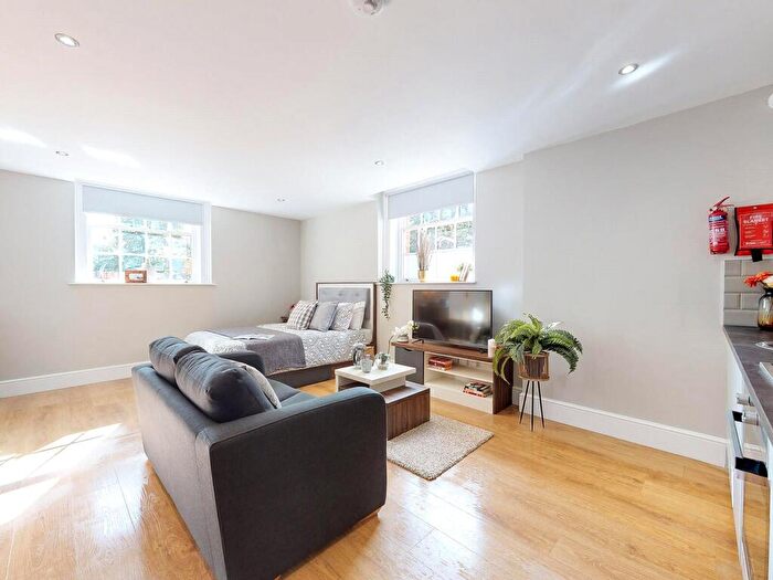 Apartment To Rent In Apt, Springfield Mount #, LS2