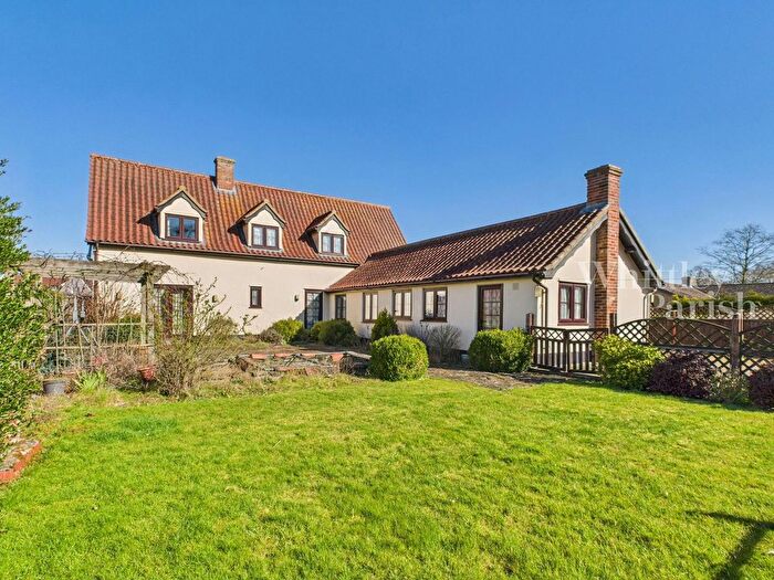 4 Bedroom Detached House For Sale In High Green, Great Moulton, Norwich, NR15