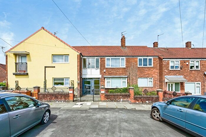 2 Bedroom Flat For Sale In Bridge Croft, Liverpool, L21