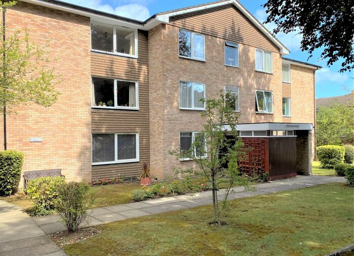 2 Bedroom Flat To Rent In Christchurch Park, Sutton, SM2