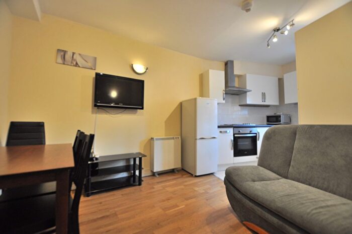 2 Bedroom Flat To Rent In Toynbee Street, London, E1