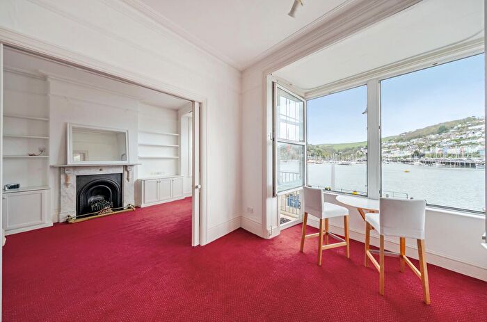 1 Bedroom Flat For Sale In South Embankment, Dartmouth, Devon, TQ6