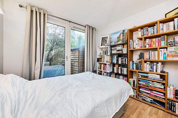 1 Bedroom Flat For Sale In Mountearl Gardens, London, SW16