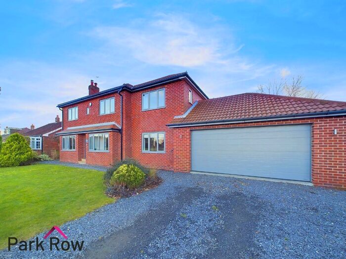 4 Bedroom Detached House For Sale In Roe Lane, Birkin, Knottingley, WF11