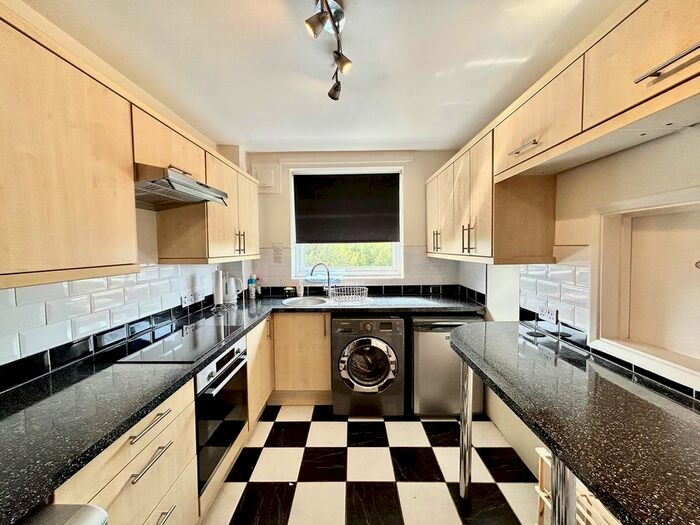 2 Bedroom Flat To Rent In Brooke Avenue, Harrow, HA2