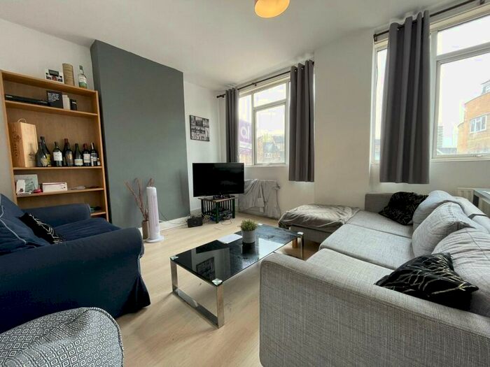 3 Bedroom Flat To Rent In Battersea High Street, Battersea, SW11