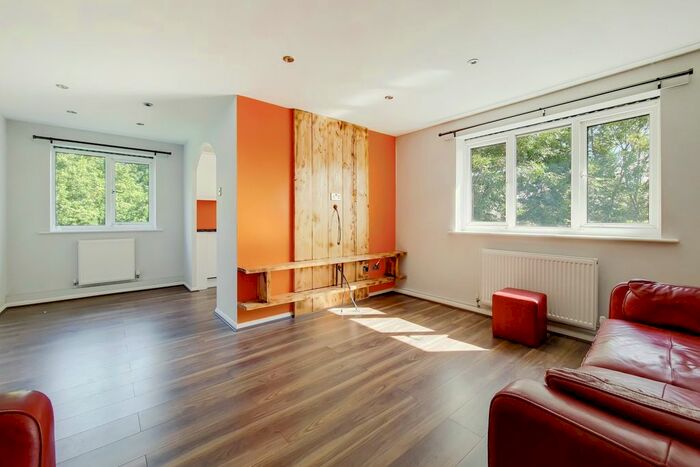 2 Bedroom Flat To Rent In Streamside Close, Edmonton, London, N9