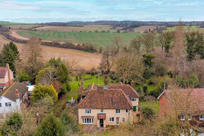 4 Bedroom Detached House For Sale In Common Road, Kensworth, LU6