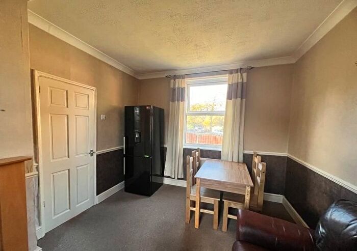 2 Bedroom Detached House To Rent In Deerlands Close, Sheffield, South Yorkshire, S5