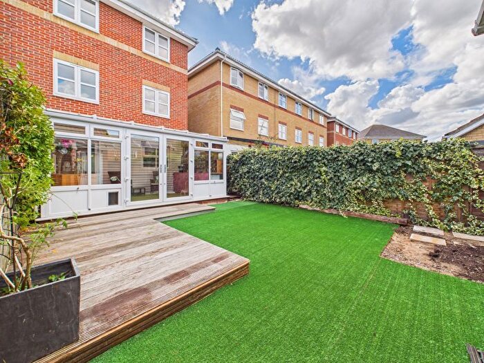 4 Bedroom Town House For Sale In Bradfords Close, Chatham, ME4