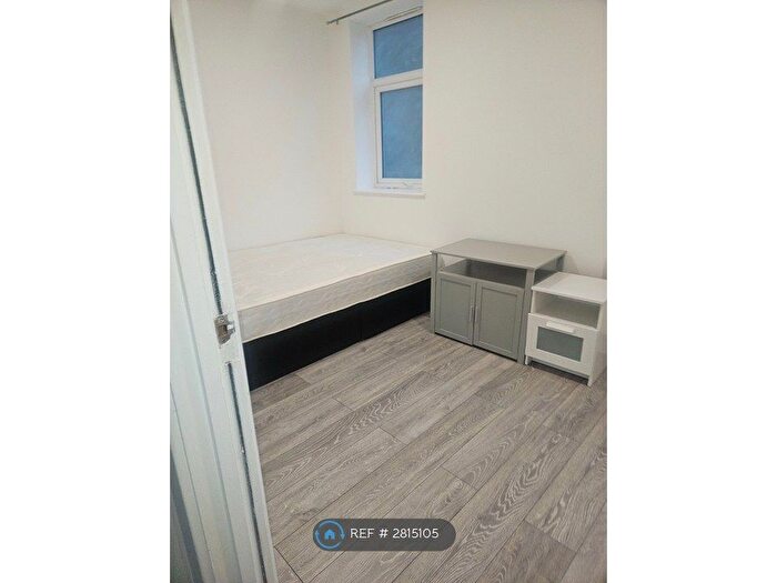 1 Bedroom Flat To Rent In West India Dock Road, London, E14