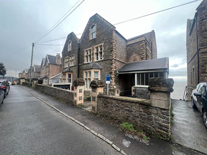 3 Bedroom Flat To Rent In Marine Parade, Clevedon, BS21