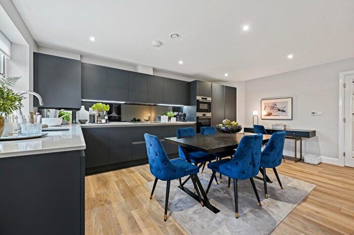 2 Bedroom Apartment For Sale In Meadow Court, Iver, SL0