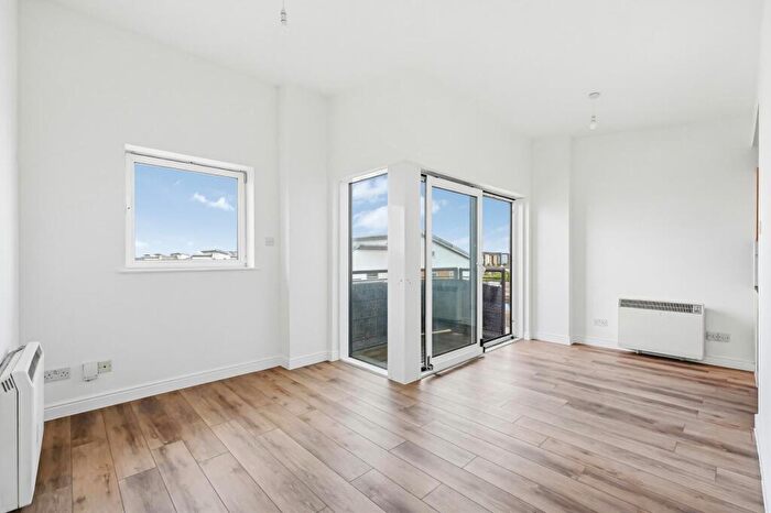 1 Bedroom Apartment For Sale In Fishguard Way, London, E16