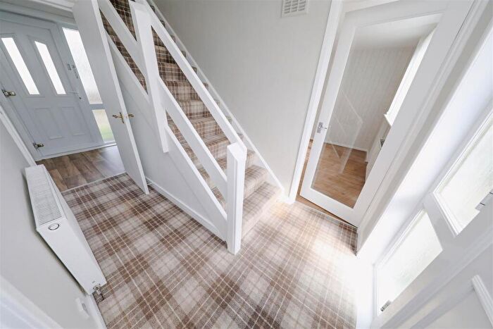 3 Bedroom End Of Terrace House For Sale In Clyde Court, Glenrothes, KY6