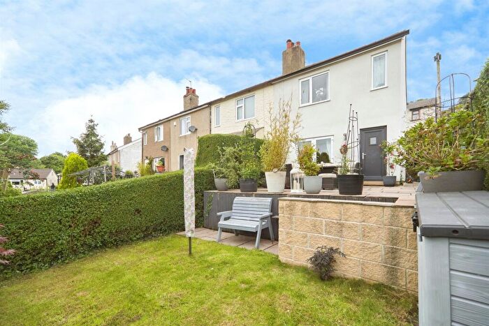 2 Bedroom End Of Terrace House For Sale In Braithwaite Edge Road, Keighley, BD22