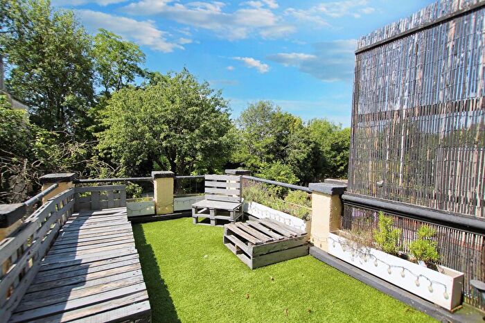 2 Bedroom Apartment For Sale In Top Floor Flat, High Street, GL50