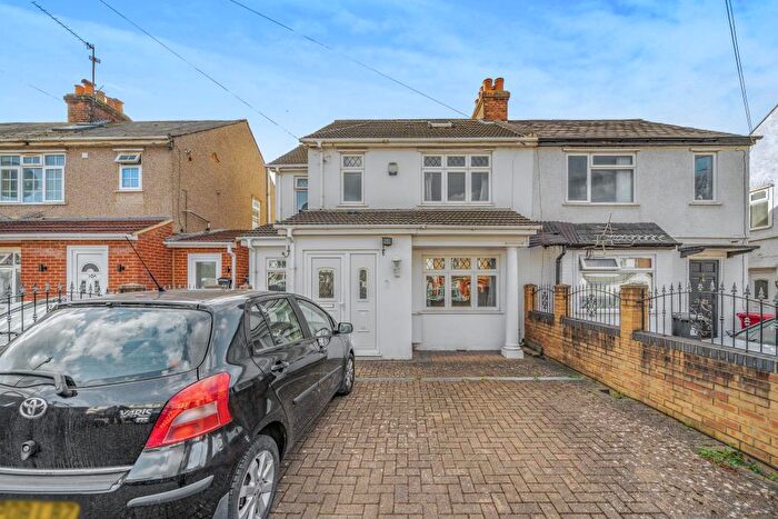 4 Bedroom Detached House To Rent In Slough, Berkshire, SL2