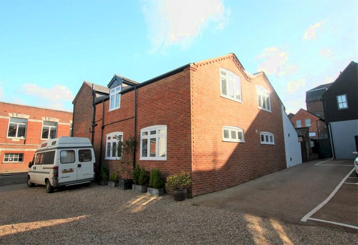 3 Bedroom Flat To Rent In Ansell Road, Dorking RH4