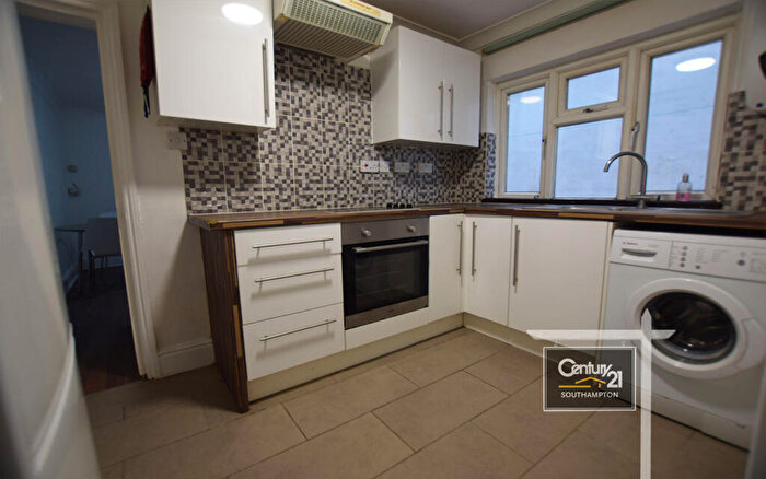 2 Bedroom Flat To Rent In |Ref: |, Cranbury Avenue, Southampton, SO14