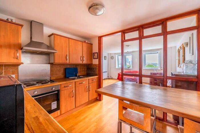 4 Bedroom Flat To Rent In Landseer House, Battersea, SW11