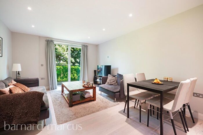 2 Bedroom Apartment To Rent In Plough Road, London, SW11